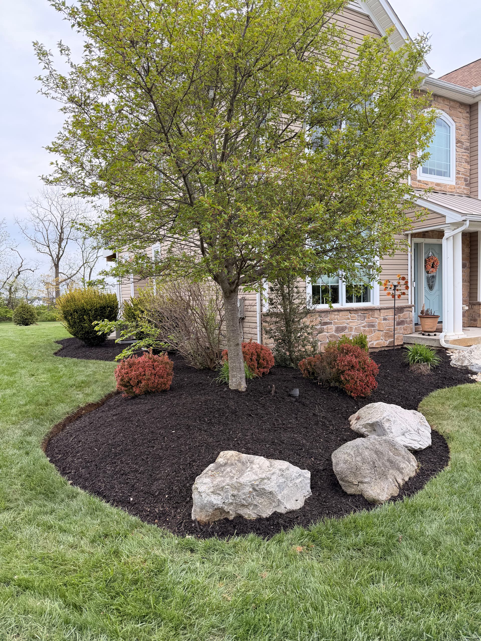 Fresh Mulch and Clean Beds Make a Big Difference in Bethlehem image