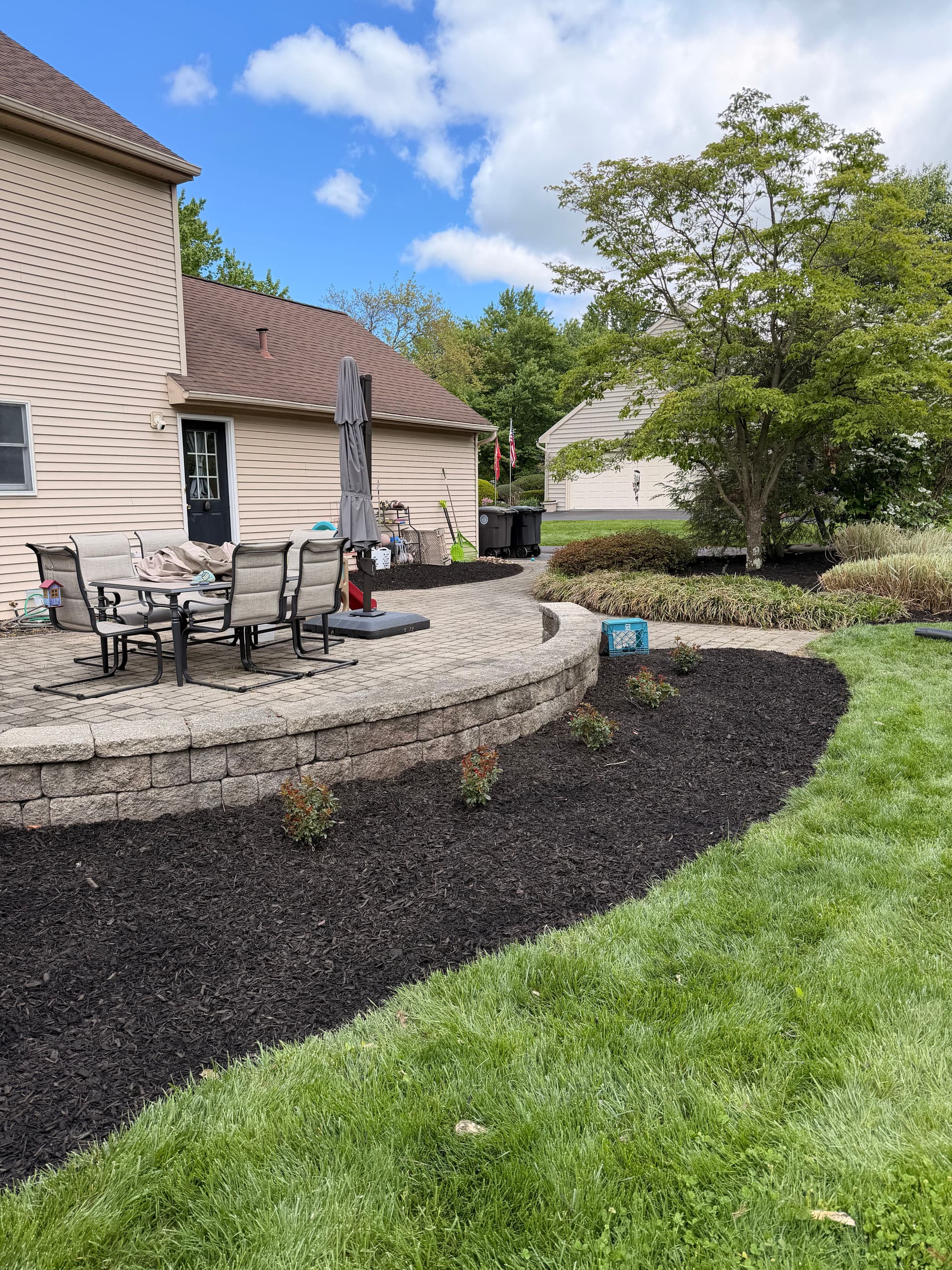 Gallery photos for Fresh Mulch and Clean Beds Across Bethlehem and the Lehigh Valley: Image #3