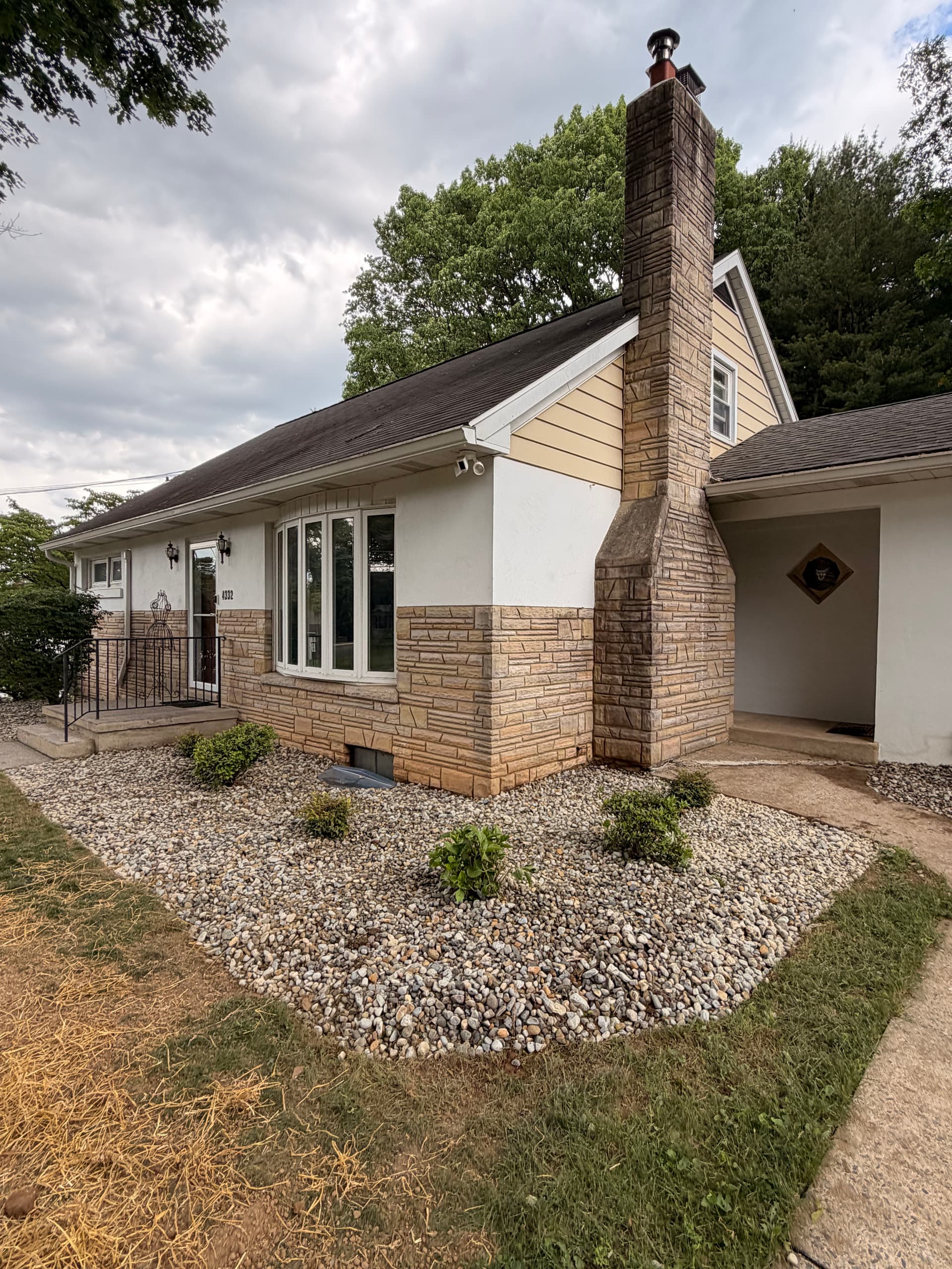 Gallery photos for Overgrown Hillside Beds Cleared and Reset with Low-Maintenance Softscaping: Image #3