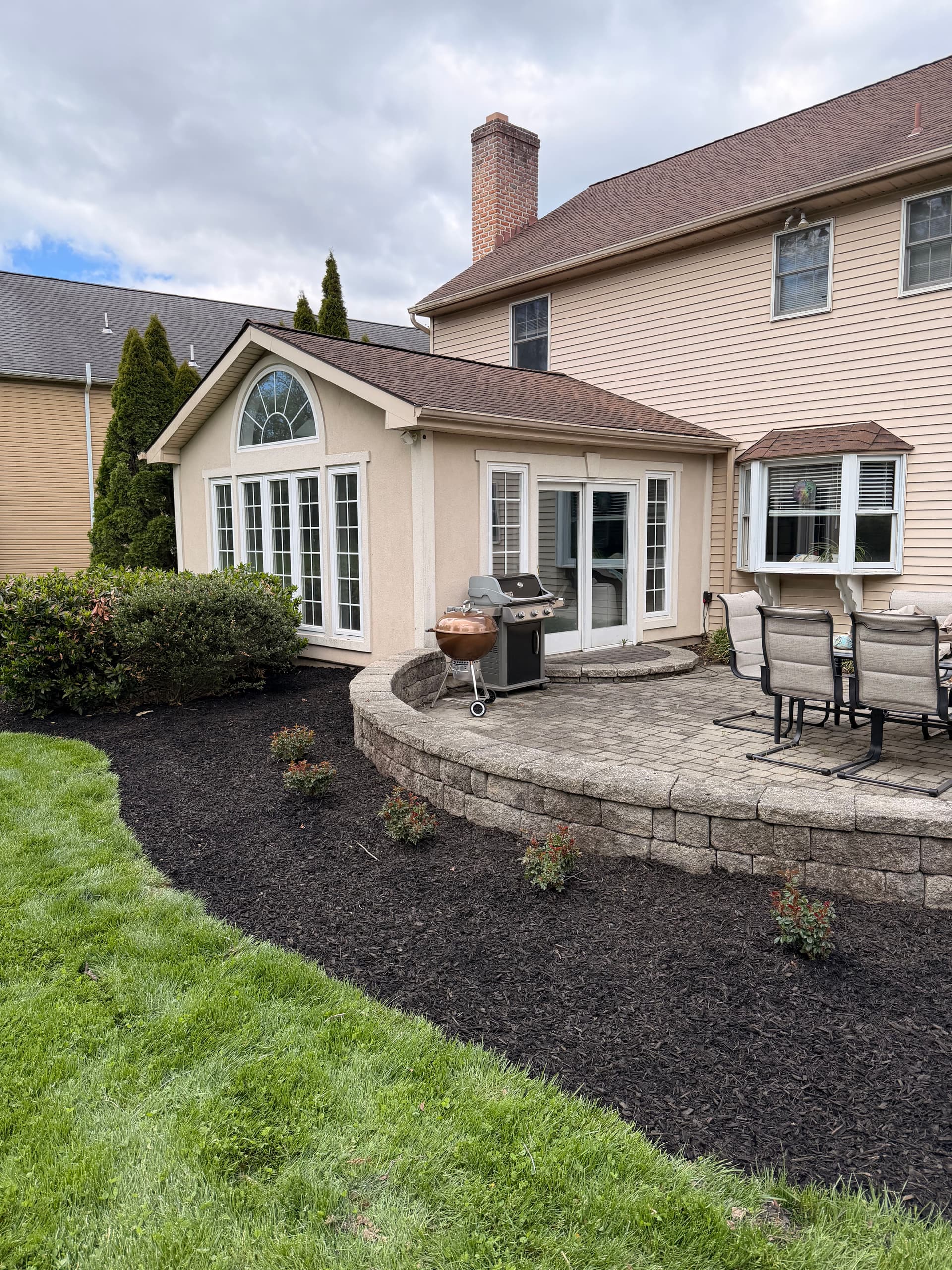 Gallery photos for Fresh Mulch and Clean Beds Across Bethlehem and the Lehigh Valley: Image #1